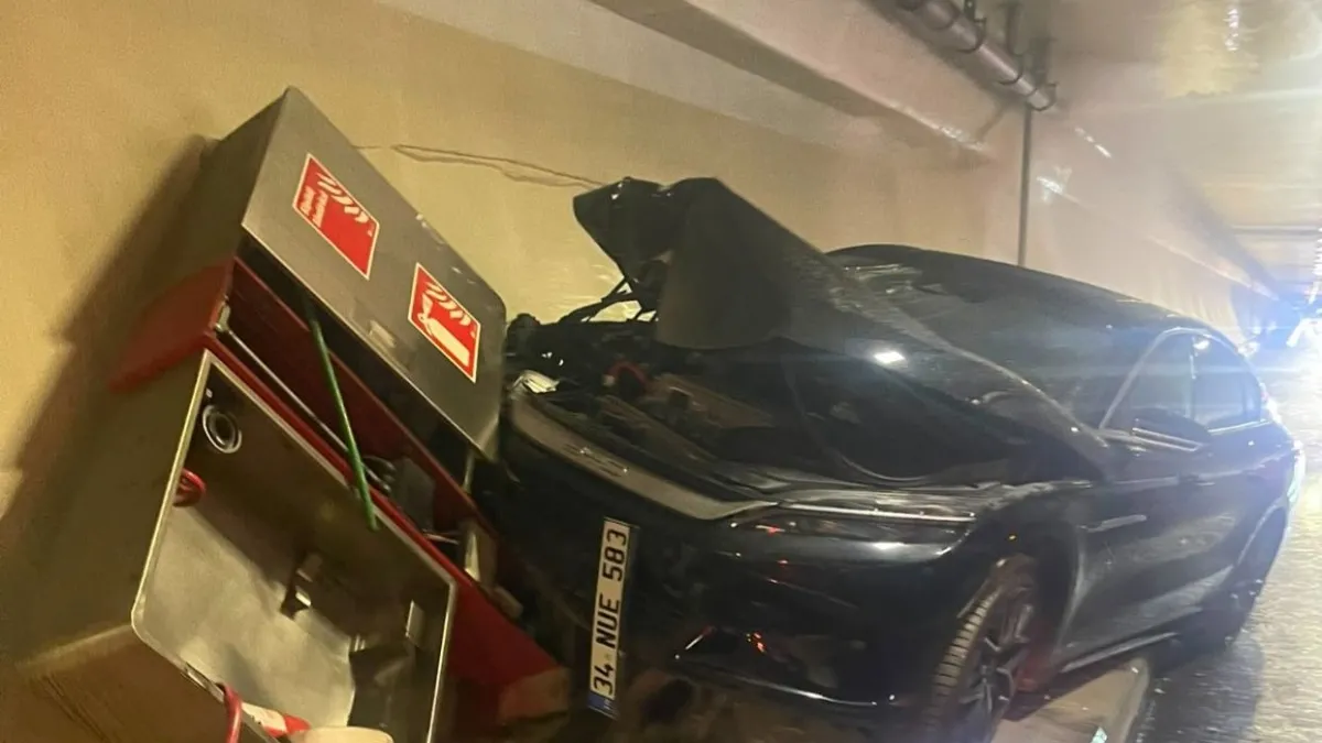Avrasya Tüneli'nde kaza: Yol trafiğe kapatıldı