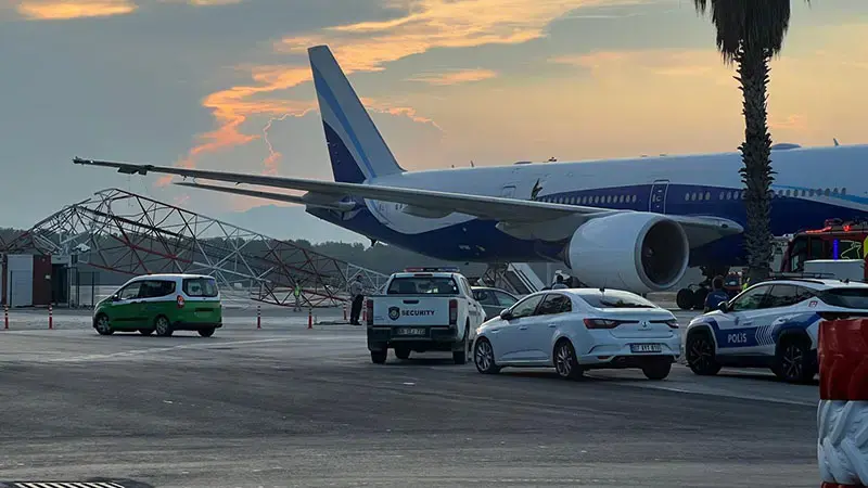 THY uçağı, Antalya Havalimanı’nda radar direğine çarptı