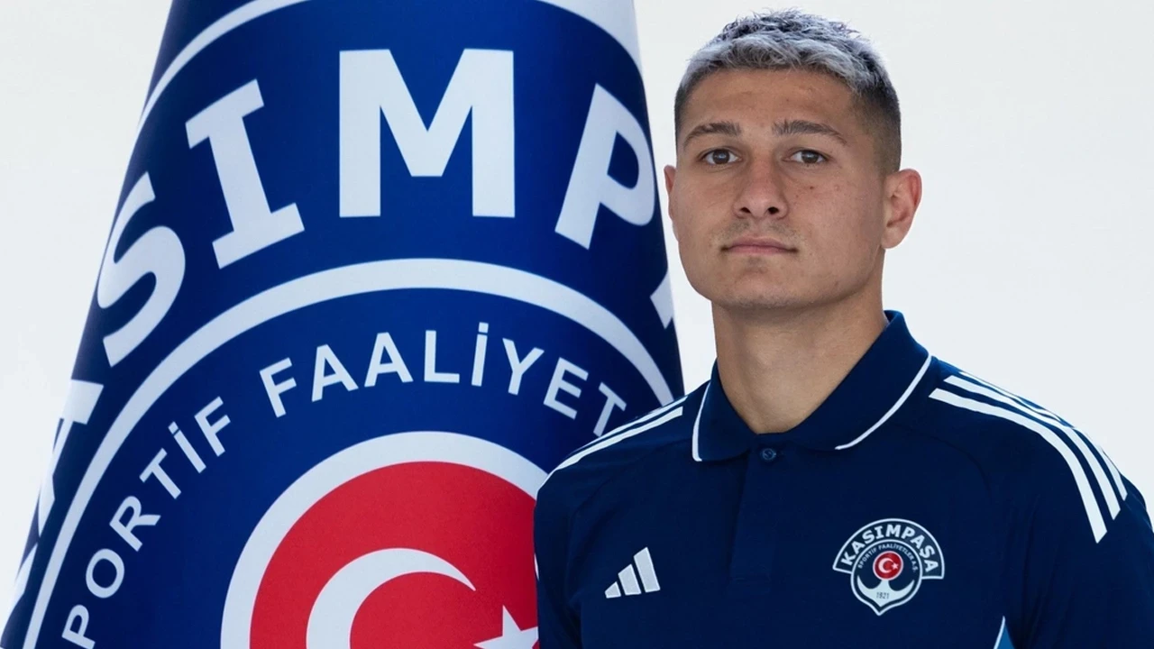 Galatasaray da ilgileniyordu: Kasımpaşa Emirhan Boz'u transfer etti