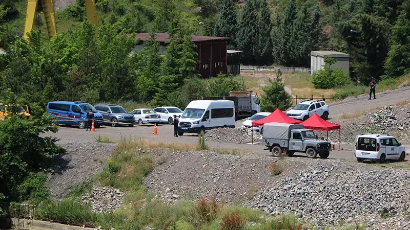 Maden ocağındaki göçükte mahsur kalan işçiyi kurtarma çalışmaları 3'üncü gününde