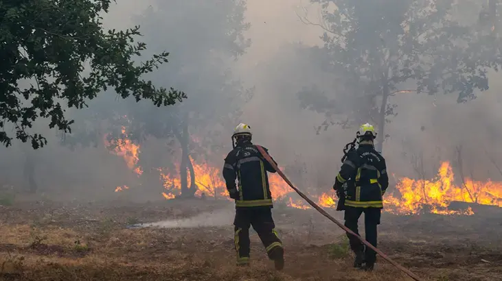 Fransa alevlerle mücadele ediyor! 140 binden fazla kişi tahliye edildi