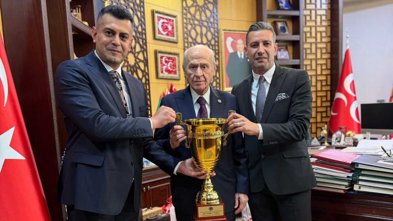 Türkiye Boks Federasyonu, MHP Lideri Devlet Bahçeli'yi ziyaret etti: Avrupa şampiyonluğu kupası taktim edildi