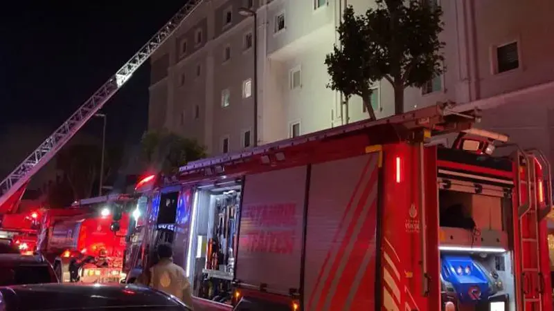Küçükçekmece'de kız yurdunda çıkan yangın söndürüldü; öğrenciler tahliye edildi