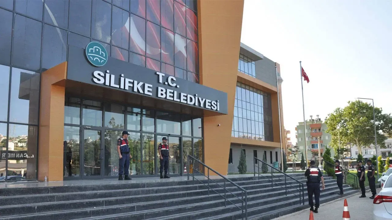 Silifke Belediye Başkanı dahil 8 kişi tutuklandı