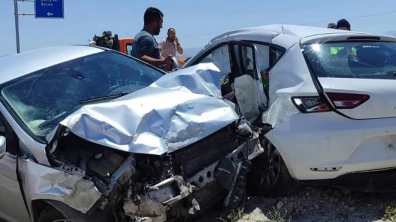 Kayseri'de iki otomobil çarpıştı: 2 ölü, 9 yaralı