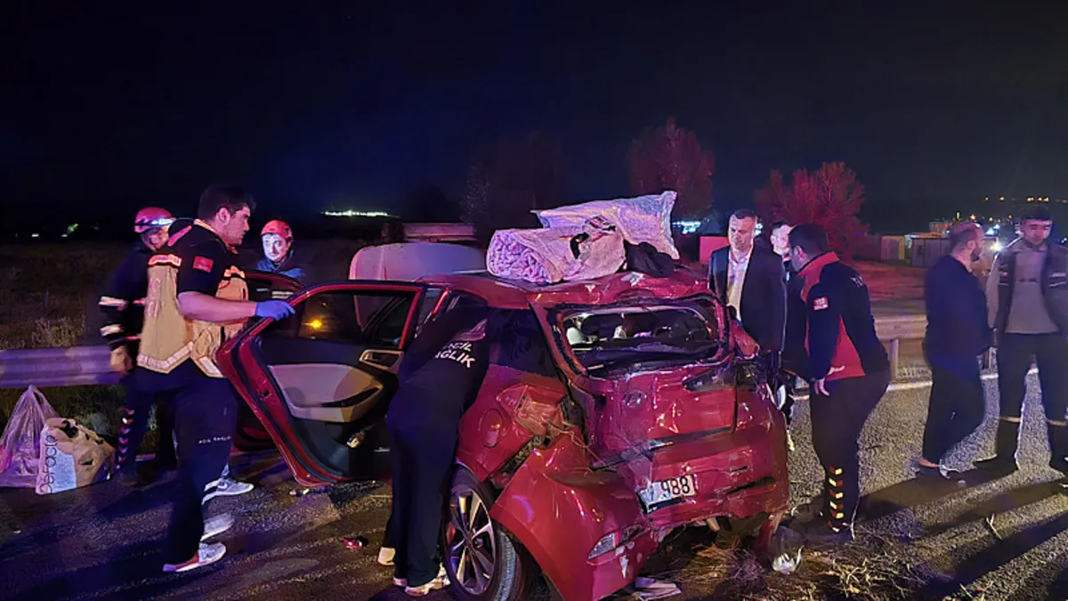 Bolu'da tır otomobile çarptı: 3 yaralı