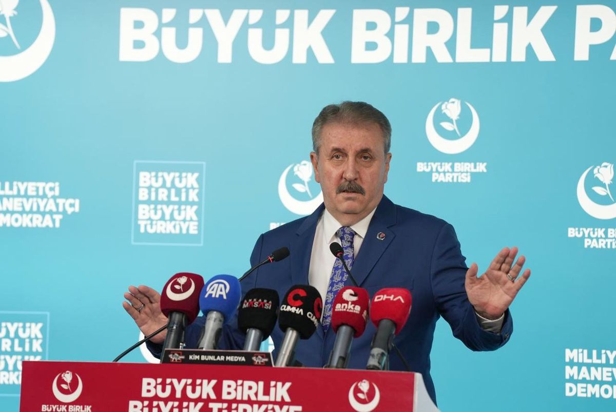 BBP Lideri Destici: 'Sen Benim Kutsalıma Dil Uzatırsan, Biz O Dili Koparırız'