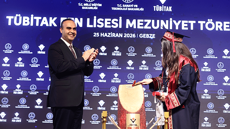 Bakan Kacır öğrencilere diplomalarını verdi: Sizler bizim umudumuzsunuz