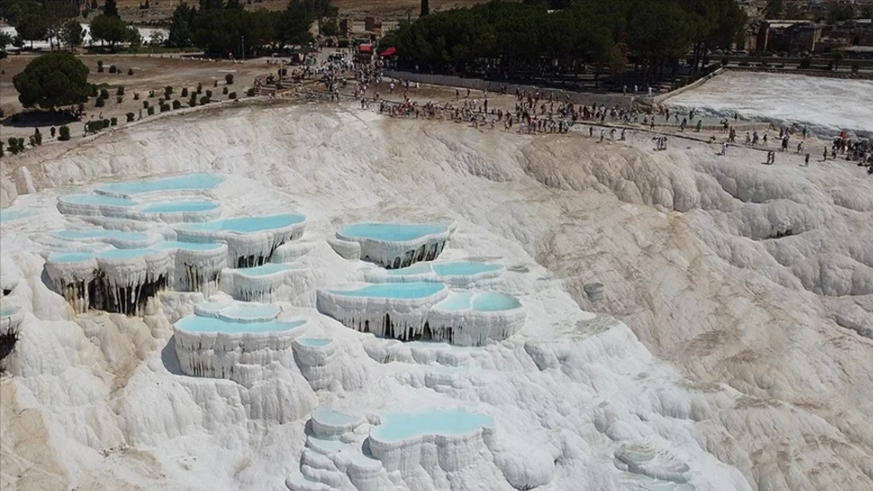 Pamukkale Travertenleri Kurban Bayramı'nda rekor ziyaretçi ağırladı