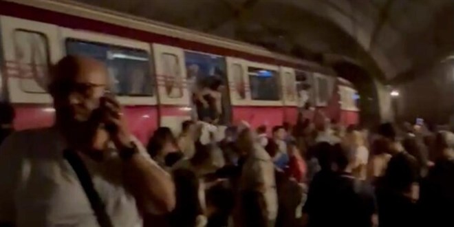 Kadıköy-Sabiha Gökçen Havalimanı Hattı'nda metro raydan çıktı