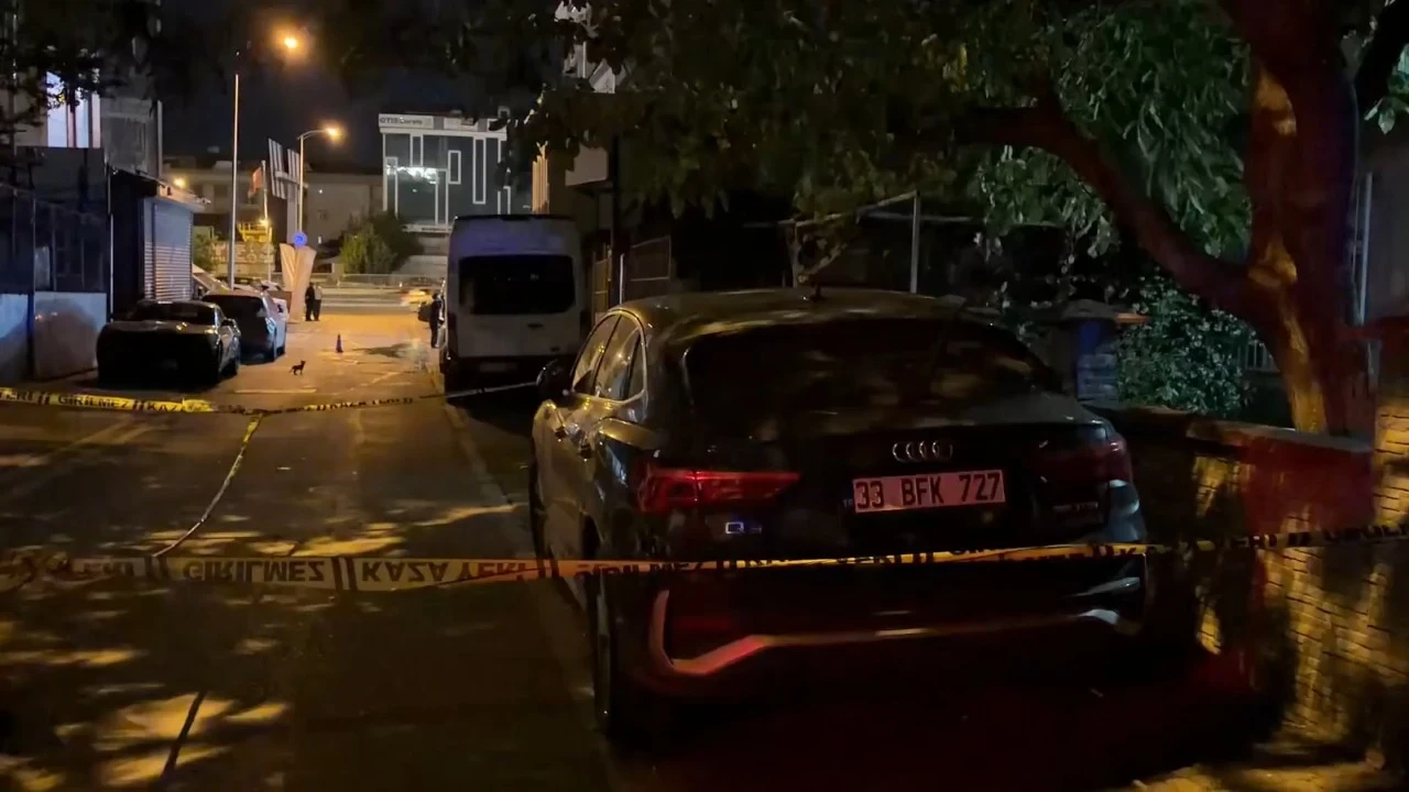 Günlerdir park halindeydi: Şüpheli otomobilde kan izi ve silah bulundu