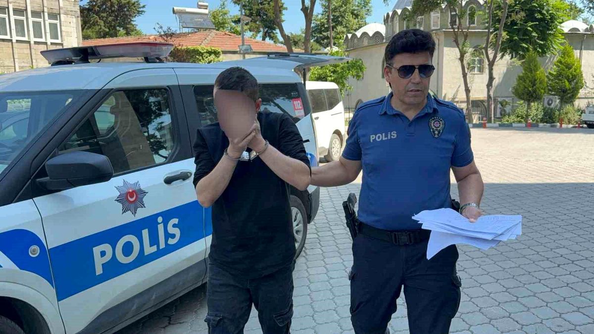 Hırsızlıktan aranan firari yakalandı