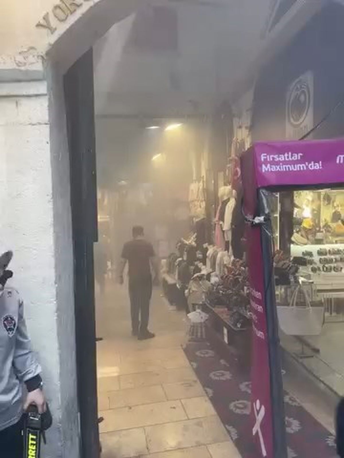 Kapalıçarşı'da trafoda yangın
