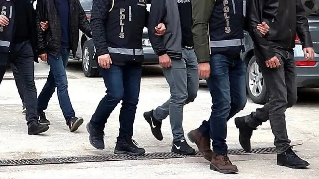 İstanbul'da 'yasa dışı bahis ve kumar' operasyonu: 68 zanlı yakalandı