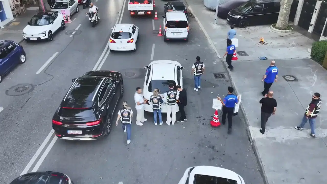 Sarıyer'de vale ve değnekçi operasyonu: Onlarca araca ceza yağdı, 2 gözaltı var!