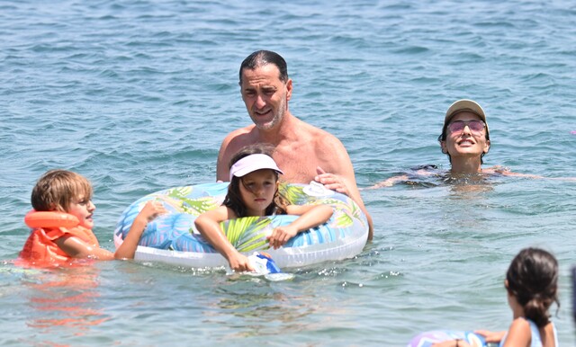 Bekir Aksoy ile Nazife Aksoy, denizde aşk tazeledi