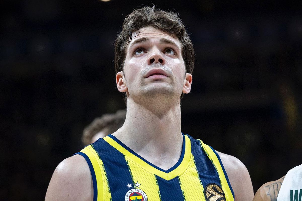 Fenerbahçe, milli basketbolcu Tarık Biberovic'e veda etti