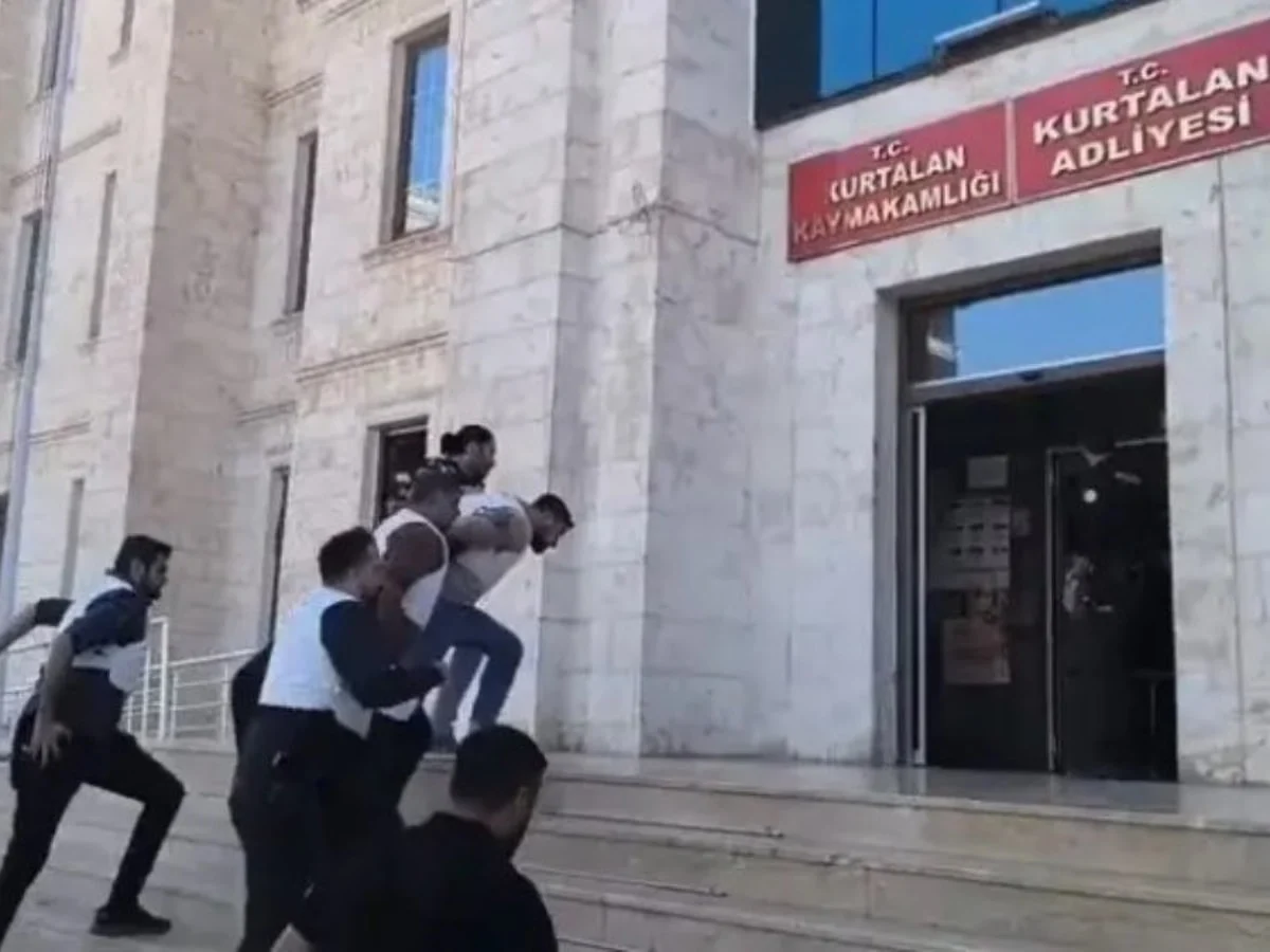 Kurtalan'da hamile eşi ile amcasını öldüren sanığın dosyası Siirt'e gönderildi