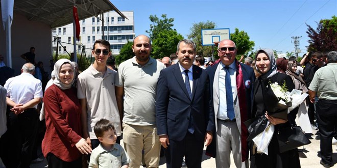 Eğitimin yaşı yok: 56 yaşında diploma aldı