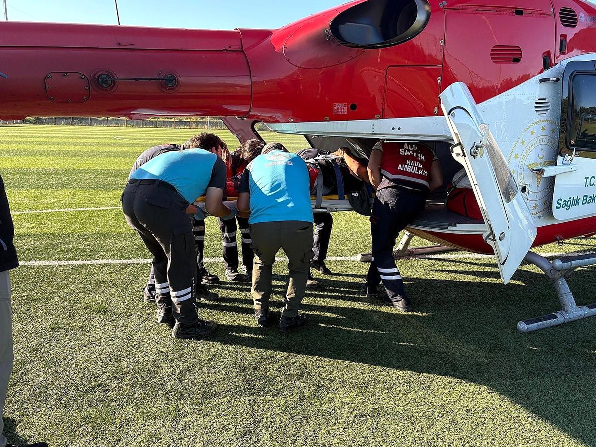 Çatalca'da yamaç paraşütü kayalıklara çarptı, 1'i çocuk 2 kişi yaralandı