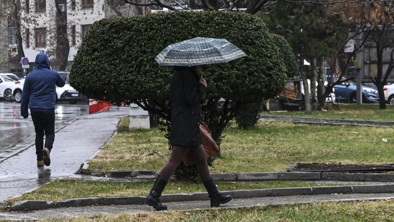 Meteoroloji'den İstanbul dahil birçok il için kuvvetli yağış ve rüzgar uyarısı