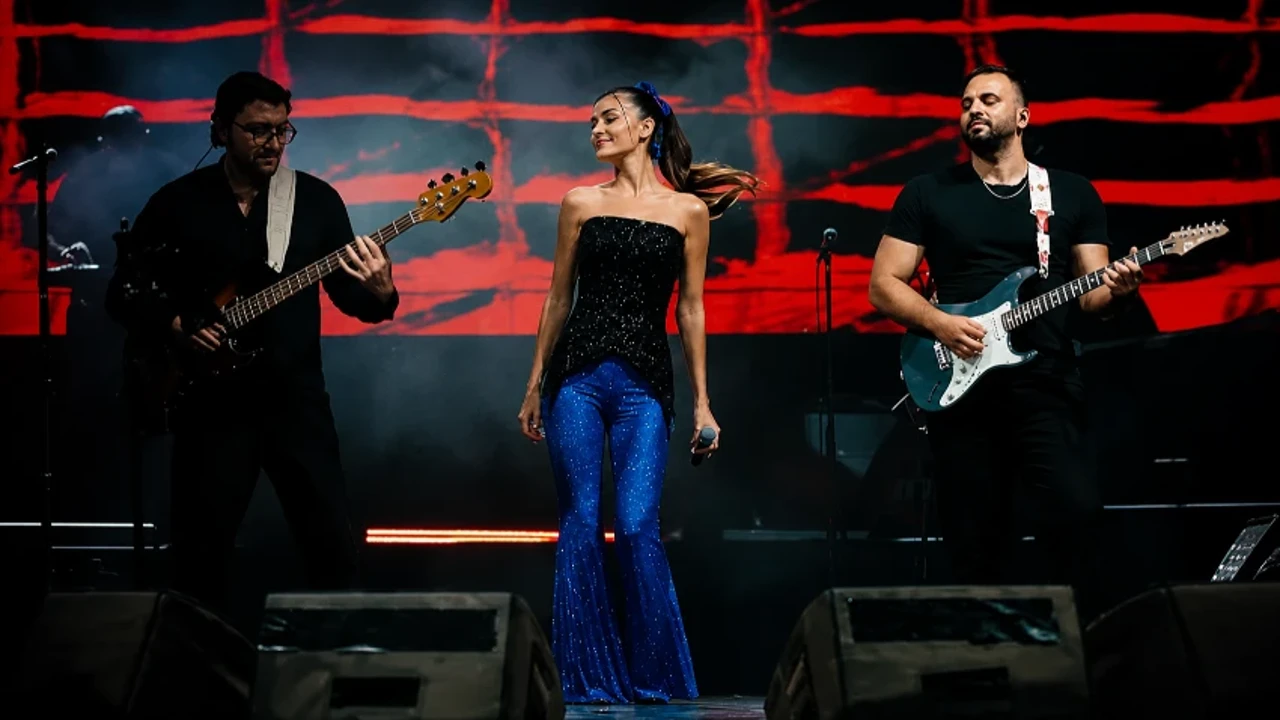 Elif Buse Doğan sahnede şaşkına döndü! "Malatyalılar nerede?"