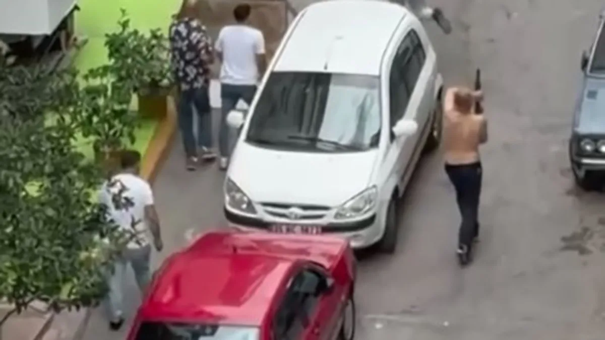 Yer: İzmir! Sokak ortasında tüfekli dehşet kamerada