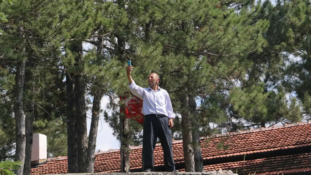 Bu mahallede telefon çekmiyor! 112'yi aramak için başka köye gidiyorlar