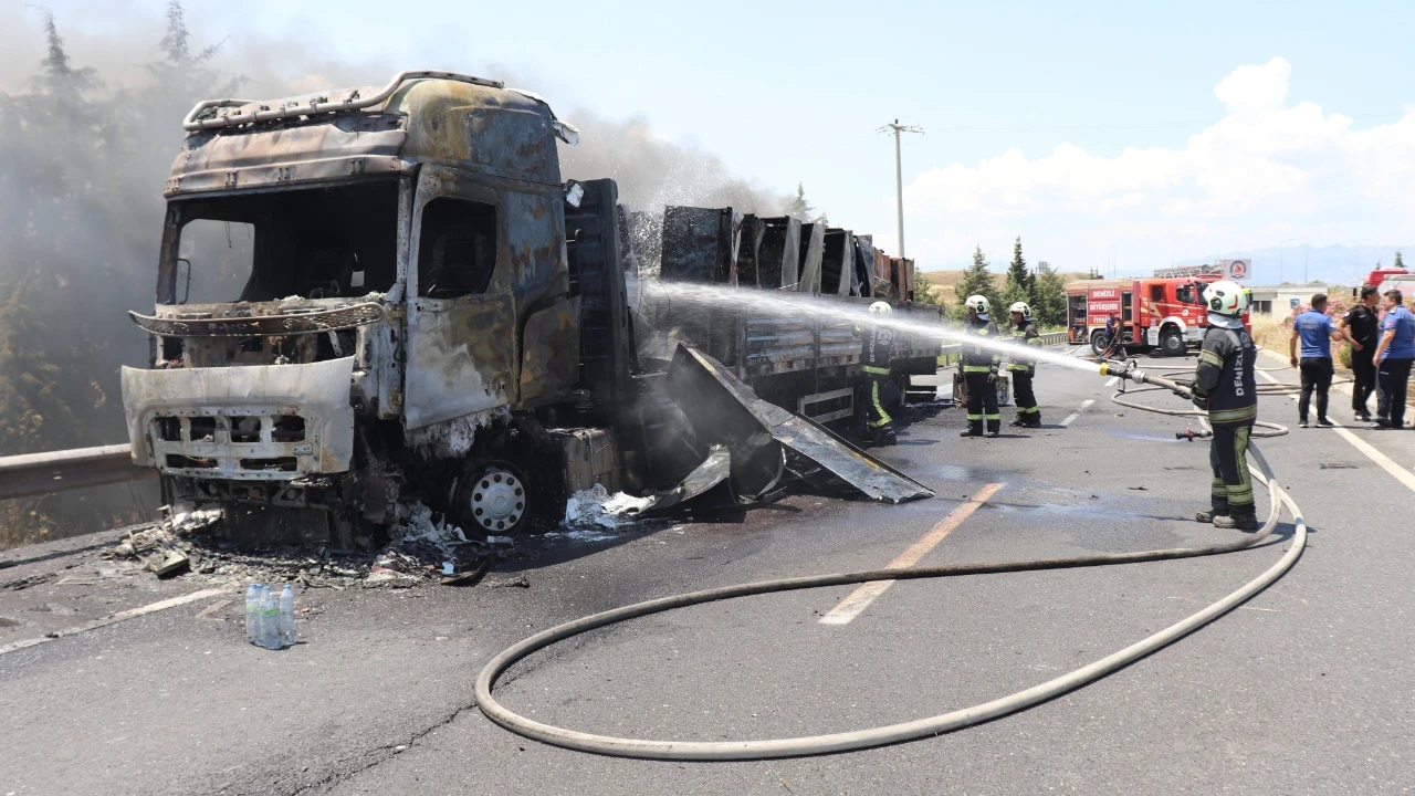 TIR alev aldı, tarlalar yandı