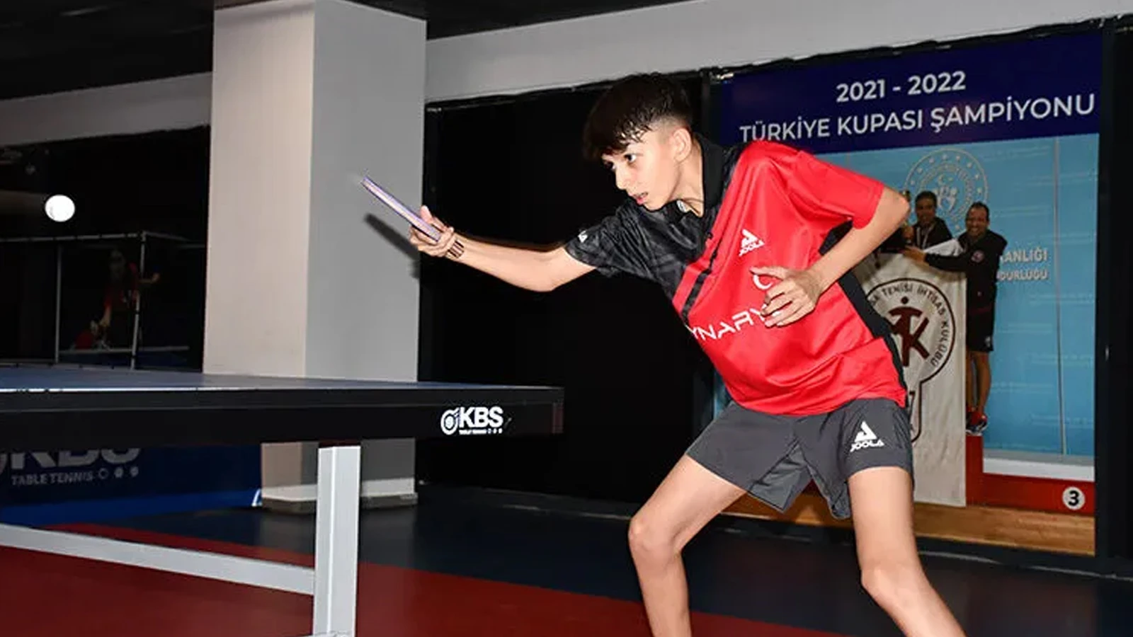 Milli masa tenisçi Görkem Öçal, Portekiz'de birinci oldu