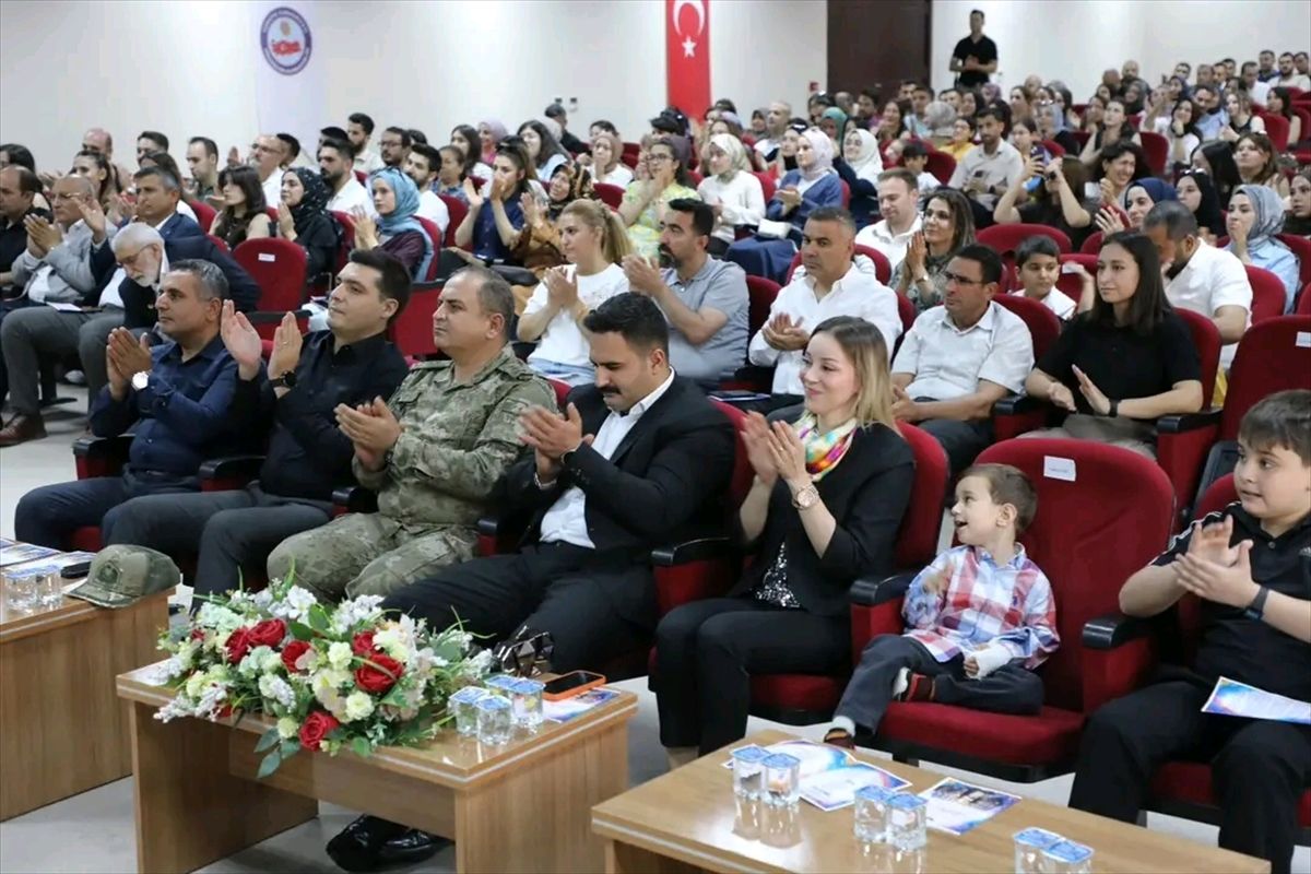 Şanlıurfa'da öğretmenler müzik topluluğu konser verdi