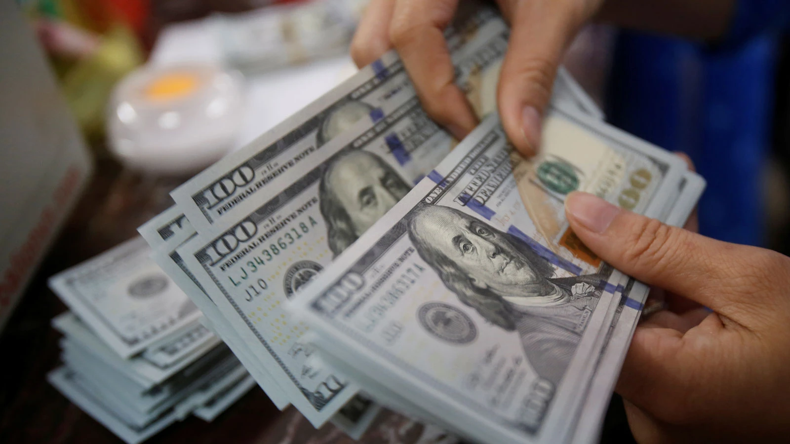 Dolar haftanın son gününe 47 TL'ye yakın başladı...