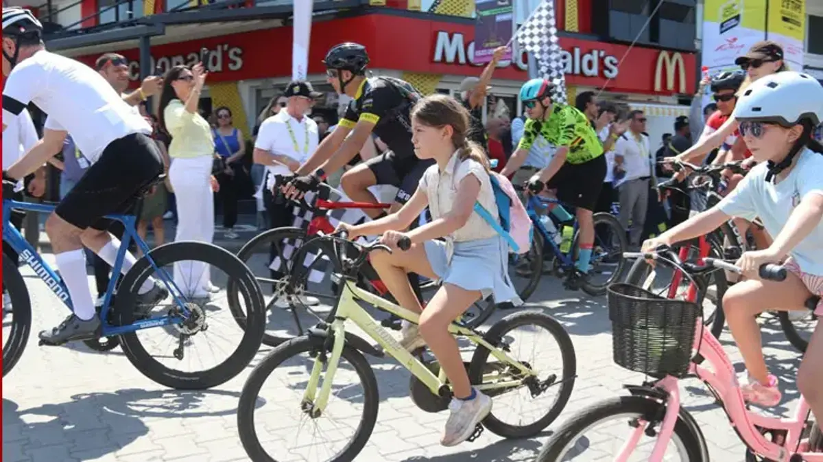 Sokaklar L'Etape Marmaris by Tour de France ile renklendi