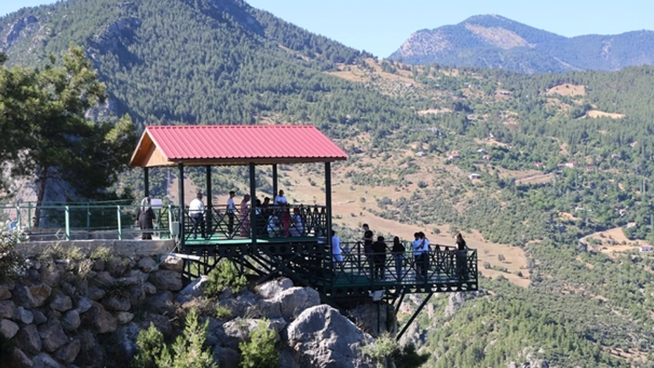 Adana yanıyor, Adanalı 800 rakıma kaçıyor