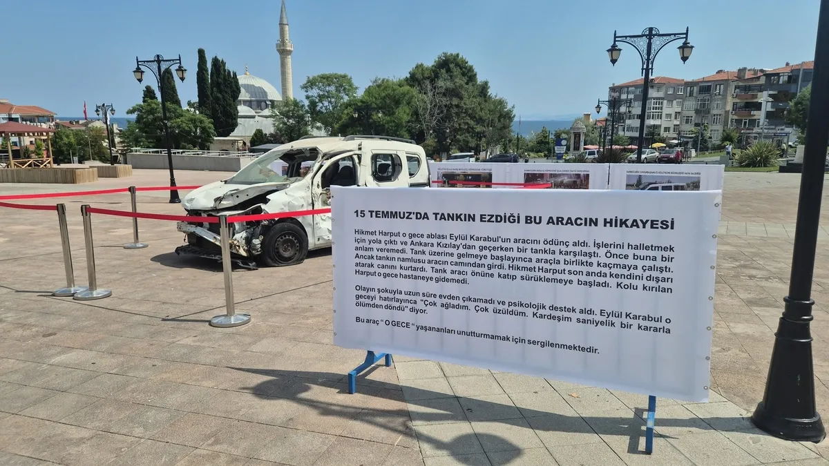 15 Temmuz'un sessiz tanığı: Tankın ezdiği araç Tekirdağ'da sergileniyor