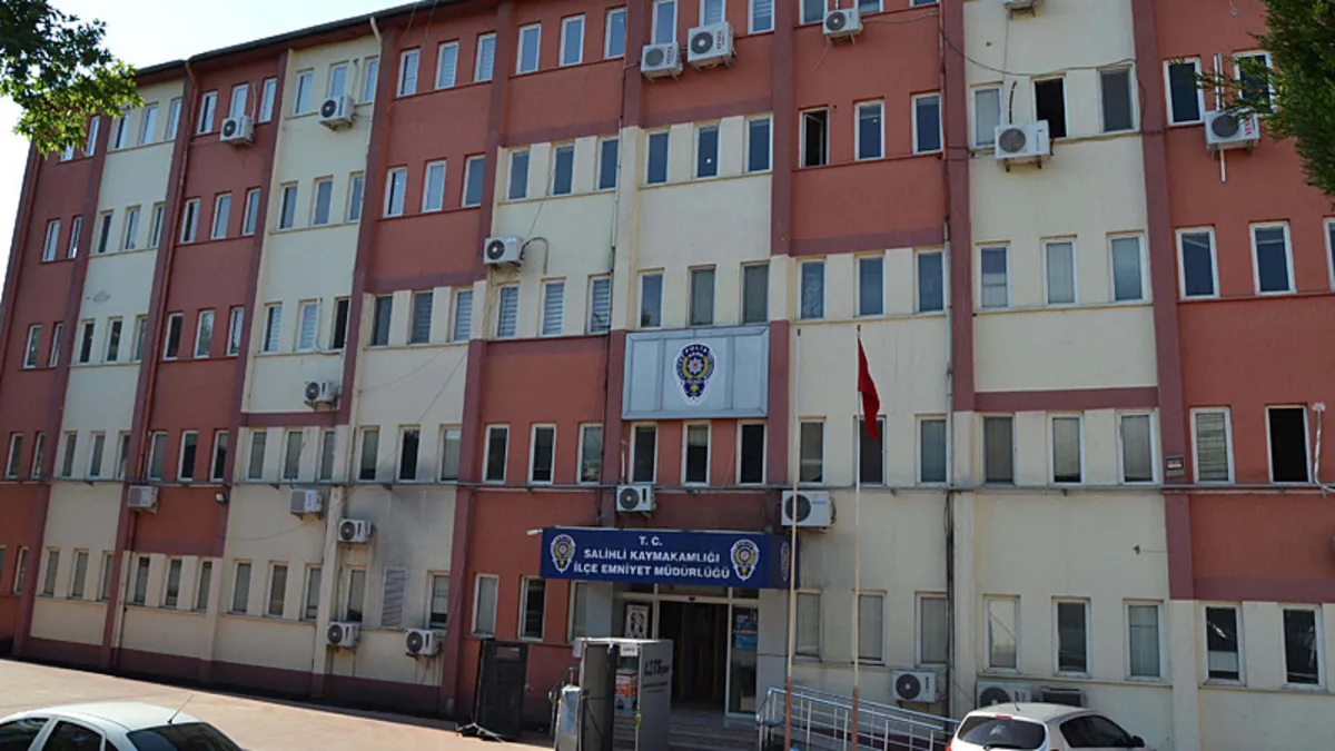 Manisa’da kan donduran olay: Eşini 5 bıçak darbesiyle katletti!