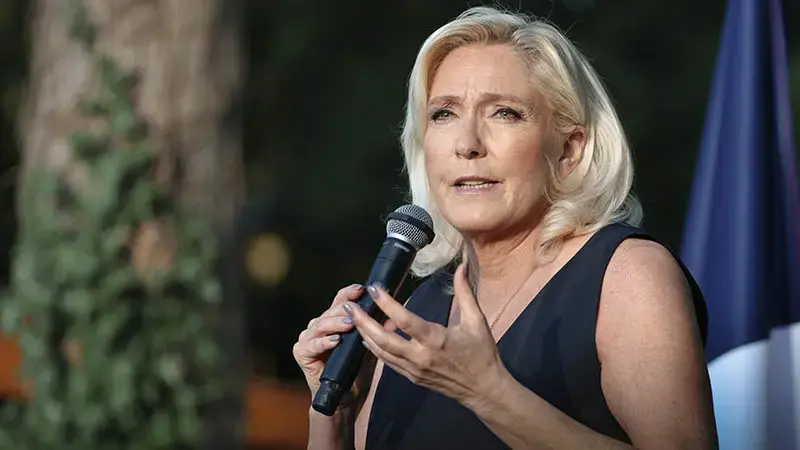 Le Pen cumhurbaşkanlığı adaylığını resmen açıkladı