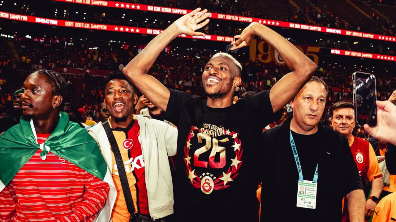 Galatasaraylı Victor Osimhen'den ayrılık iddialarına yanıt!