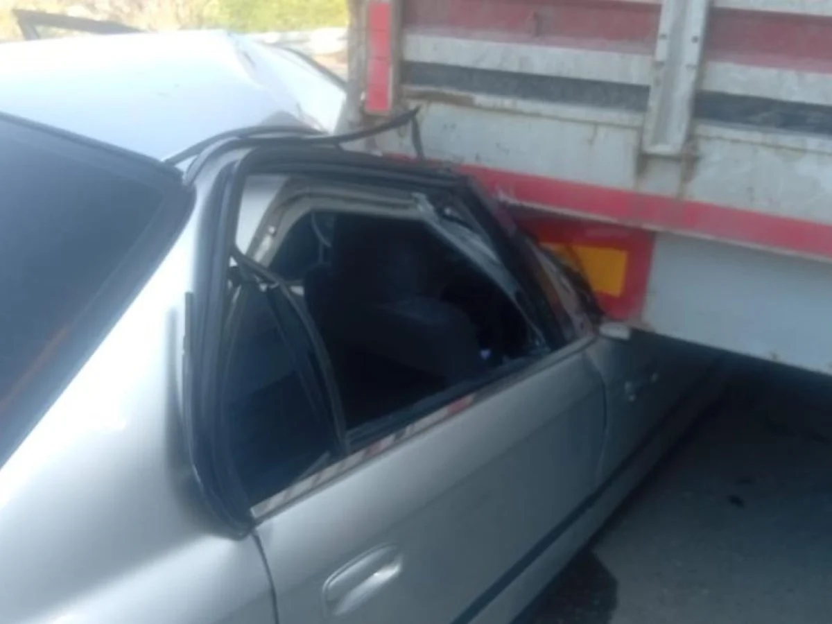 Ankara'da otomobil, park halidneki tıra çarptı: 4 yaralı