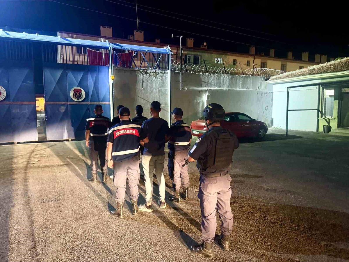 600 bin liralık güneş paneli çalan 3 kişi tutuklandı