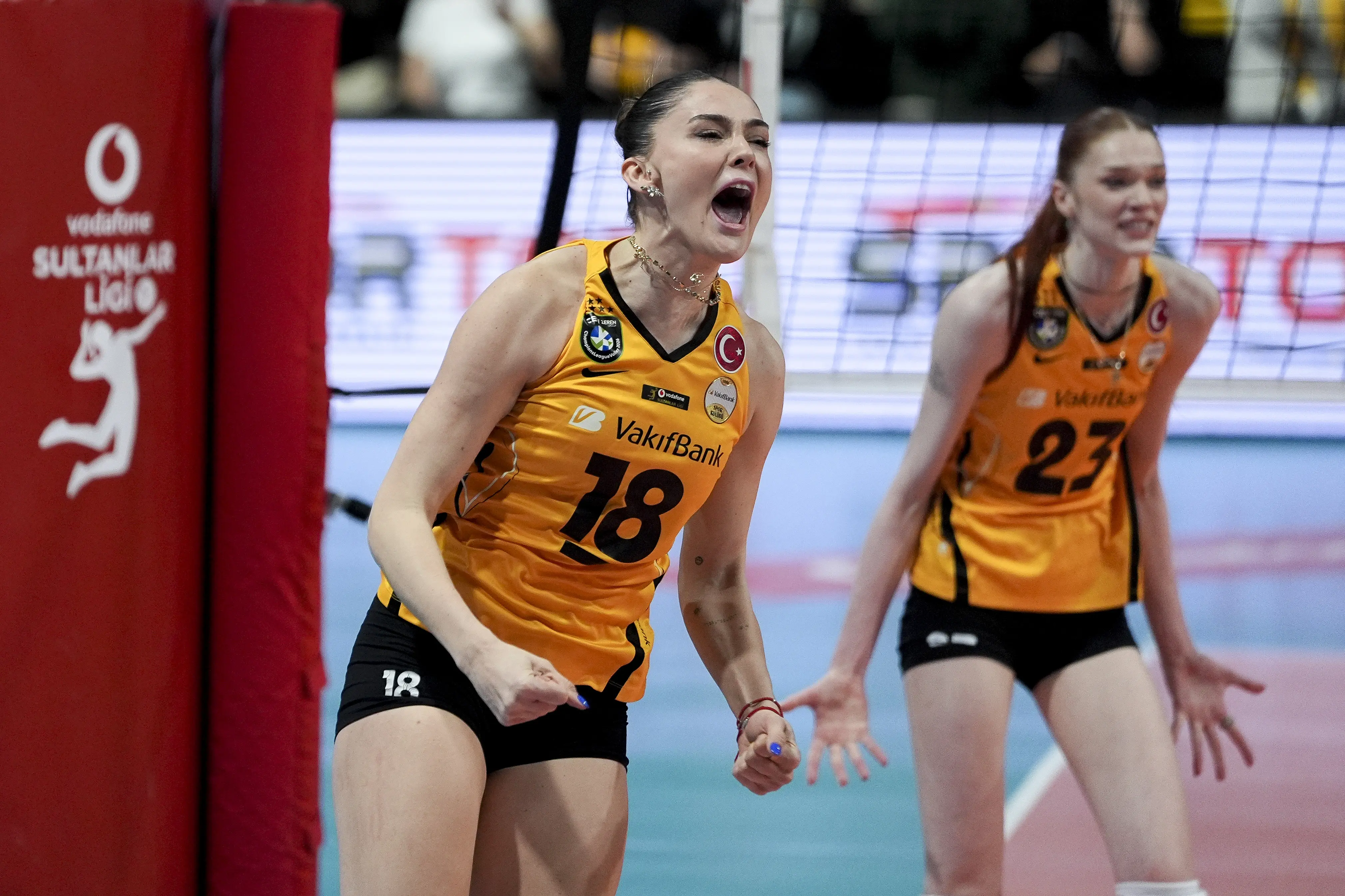 VakıfBank'tan 11 oyuncu için devam kararı