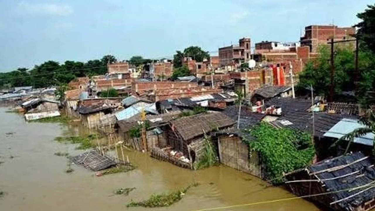 Hindistan'da şiddetli yağışlar 16 can aldı