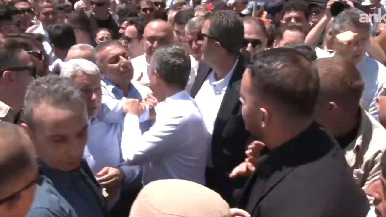 Özgür Özel Adana'da: Halkla yürüyüşler devam ediyor