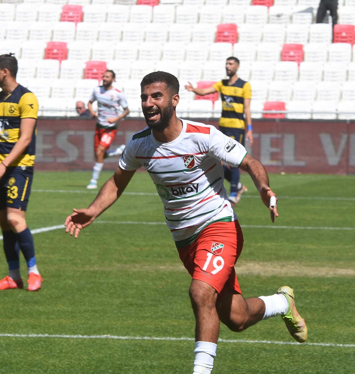 Karşıyaka'da Yılmaz Ceylan dönüyor