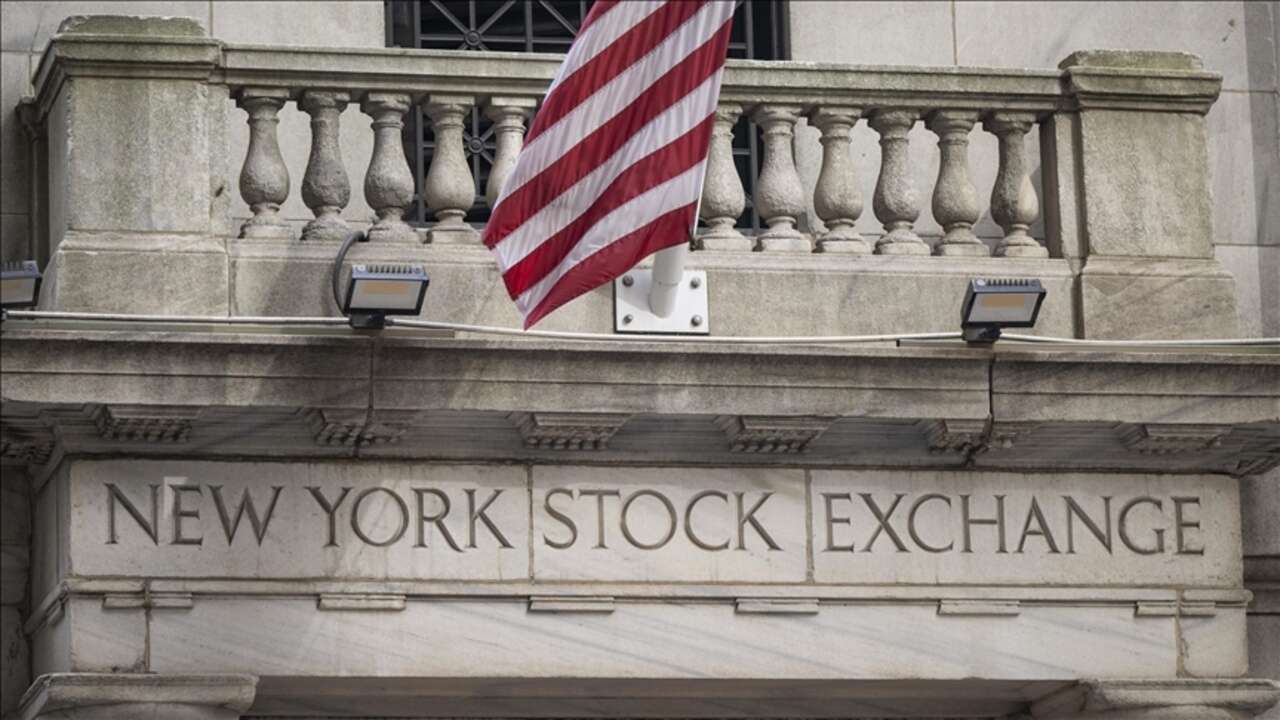 Wall Street'te kriz ve faiz mesaisi: New York borsasında karışık kapanış
