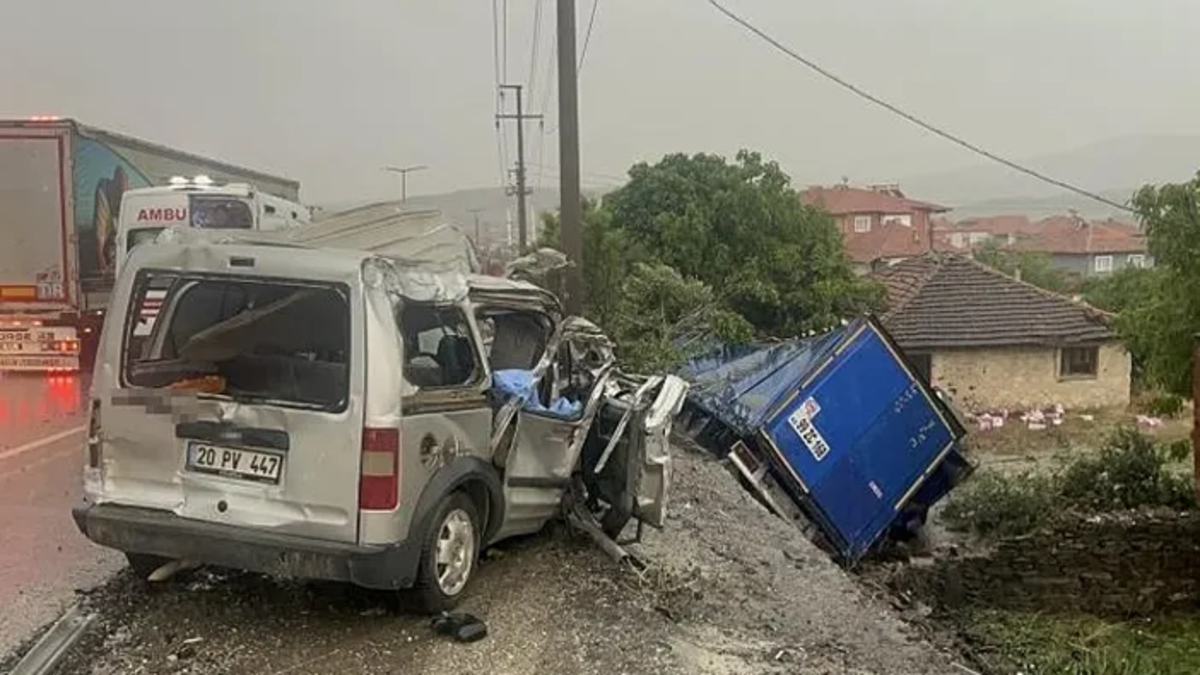 Manisa'da feci kaza! Ölü ve yaralılar var