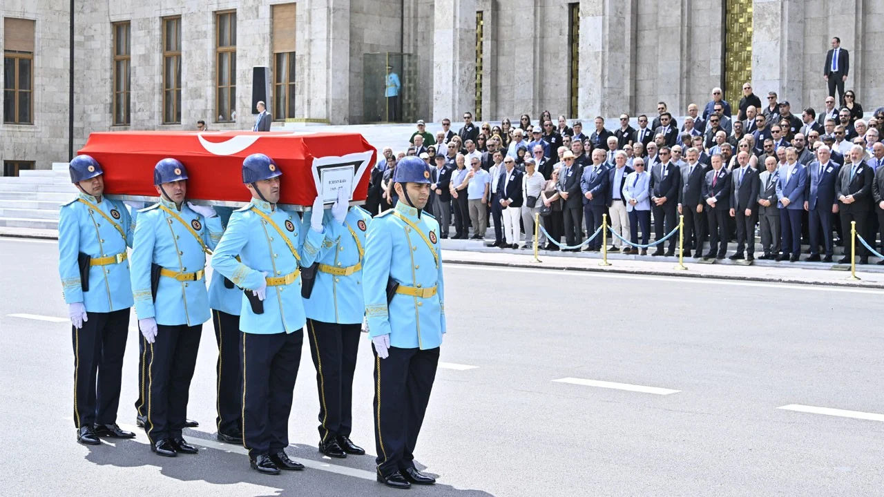 Eski Devlet Bakanı Kara için Meclis'te tören! Defin için memleketi Giresun'a gönderildi