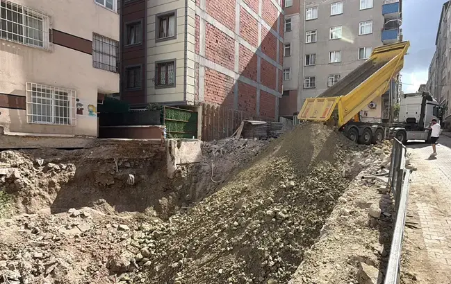 Bahçelievler'de korkutan çökme! 15 daire apar topar boşaltıldı: Kritik inceleme sürüyor