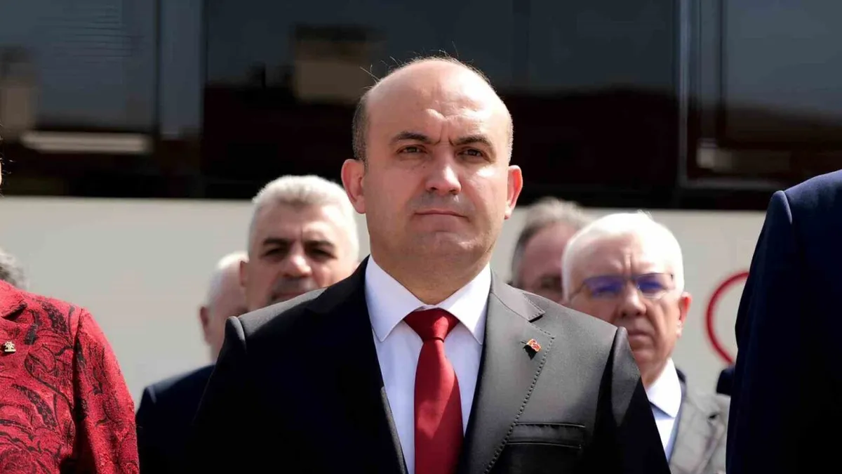 AK Parti’den CHP'li belediyeye Porsuk Çayı tepkisi: "Bahane üretmeyi bırakın, temizleyin!"