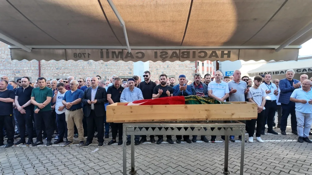 İki genç kız toprağa verildi